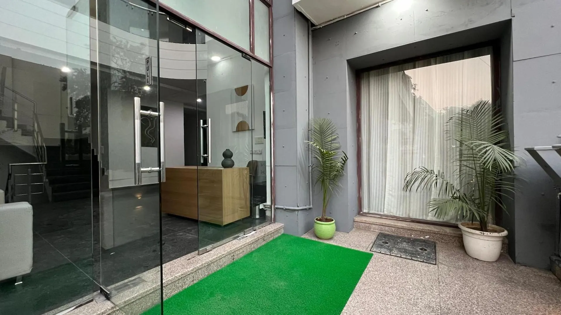 Апартаменты Bluo Penthouse - Dlf Cybercity, Bathtub Terrace Garden #Staycation Гургаон