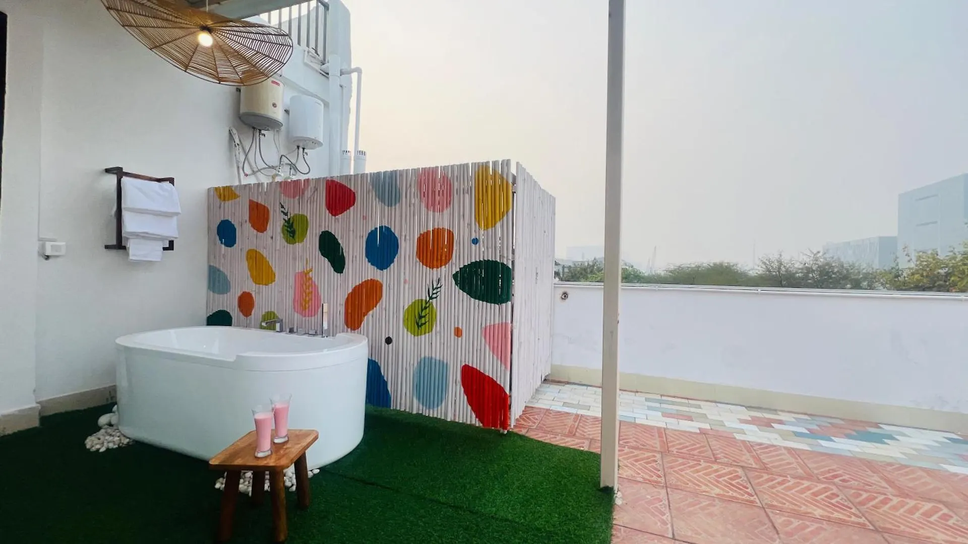 Bluo Penthouse - Dlf Cybercity, Bathtub Terrace Garden #Staycation Гургаон 0*,  Индия